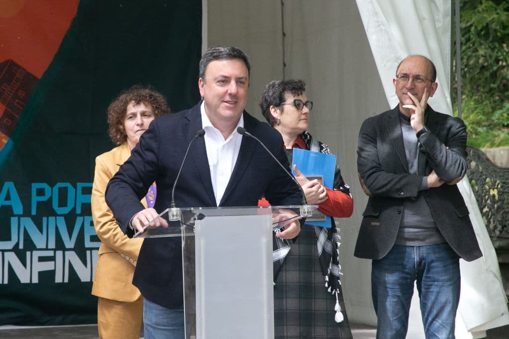 A Deputación participa na inauguración da Feira do Libro de Santiago