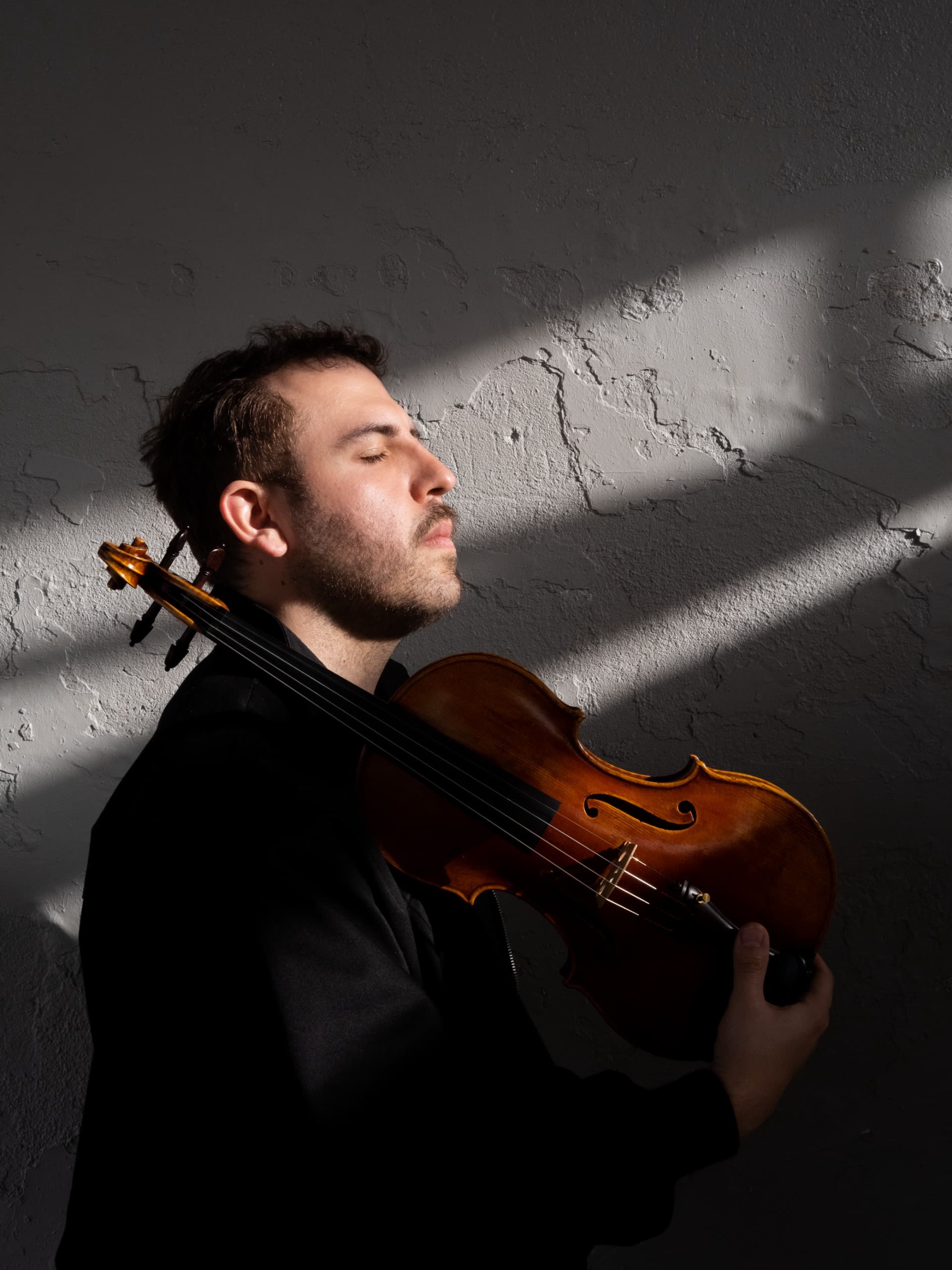 Ismael Cabaleiro, violinista e compositor, presenta o seu novo EP Fóra