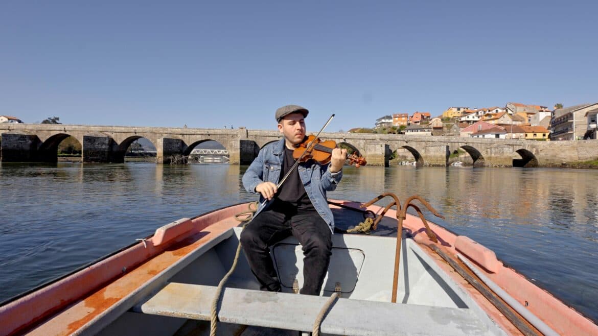 O violonista e compositor Ismael Cabaleiro presenta este xoves Fóra na Casa das Crechas