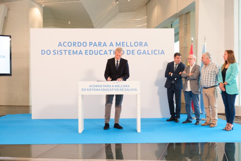 Acuerdo histórico entre Xunta y sindicatos para mejorar el sistema educativo