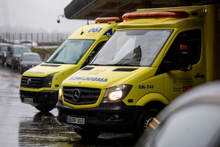Pacientes e traballadores denuncian graves deficiencias no transporte sanitario na área Santiago-Barbanza