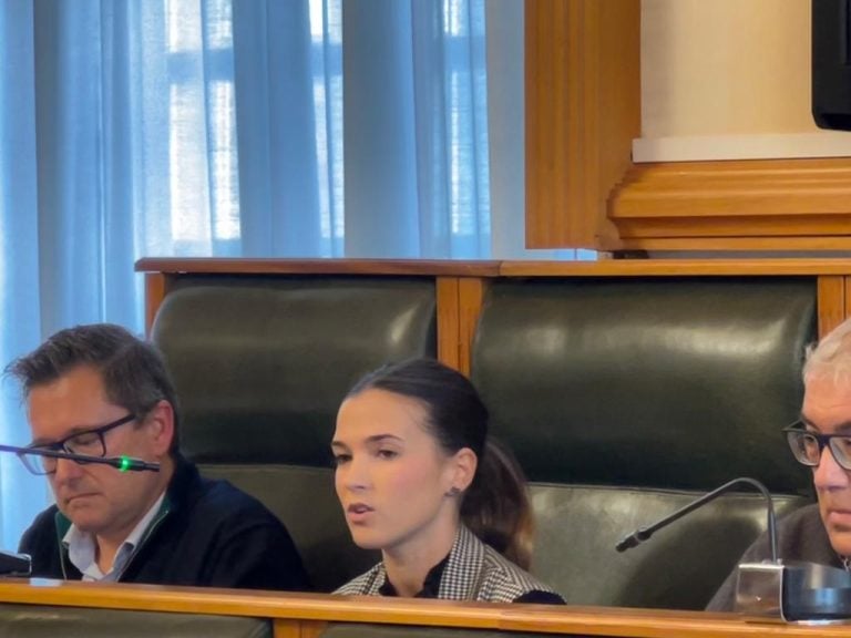 O PP denuncia que o goberno aínda non pagase as axudas de 2022 ás comisións de festas compostelás