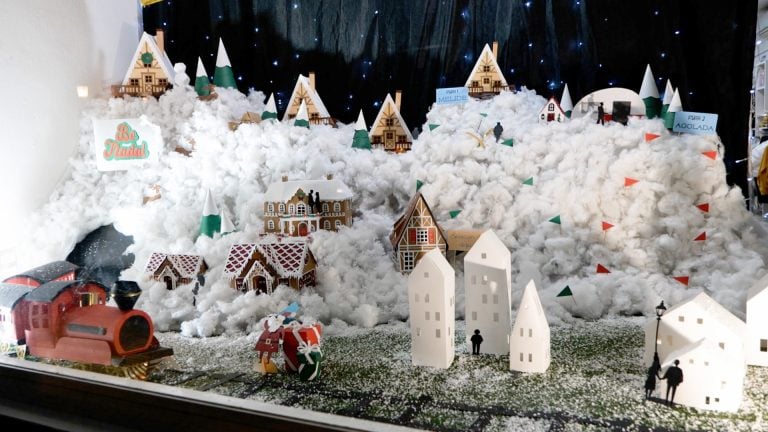 Melide pon en marcha o Concurso de Escaparates de Nadal