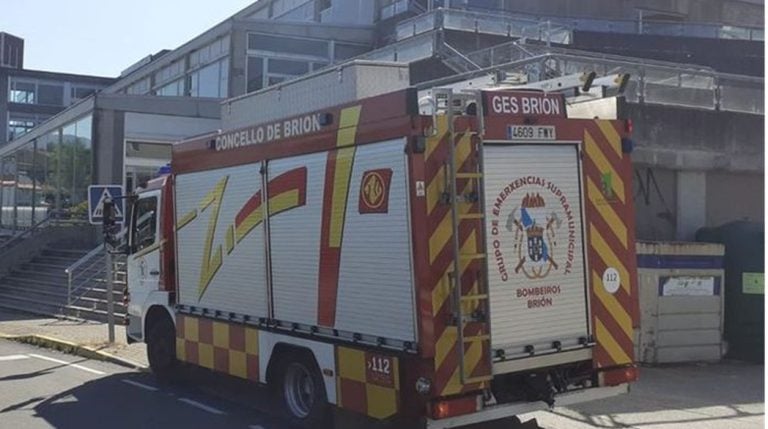 Niño rescatado en Brión tras quedar atrapada su cabeza en unas escaleras
