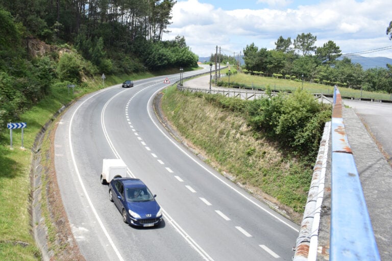 Corte de tráfico na estrada PO-548, en Cordeiro, este venres