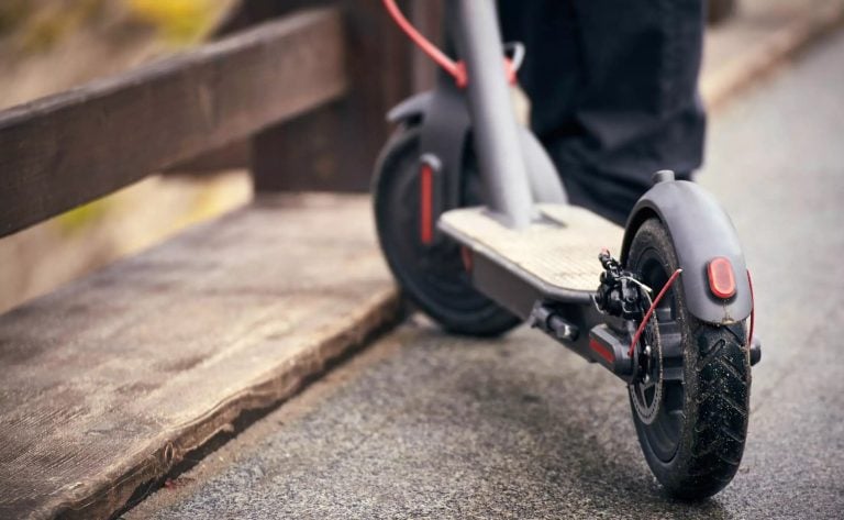 Atropellado cuando circulaba de madrugada en patinete por A Coruña