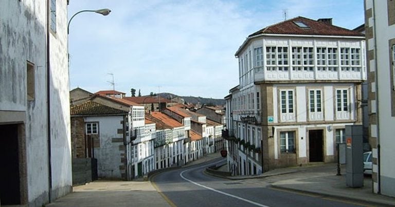 O PP reclama o paso de peóns na rúa das Rodas para a Galiña Azul e o colexio La Salle