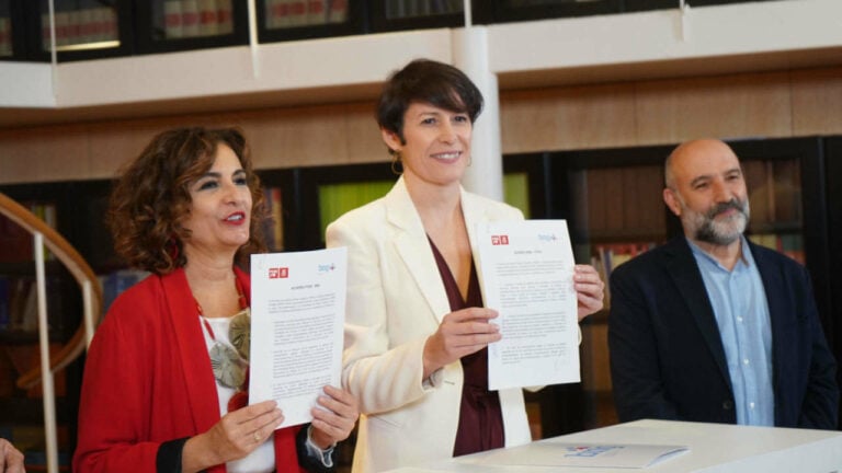 BNG e PSOE asinan un acordo de investidura de Sánchez