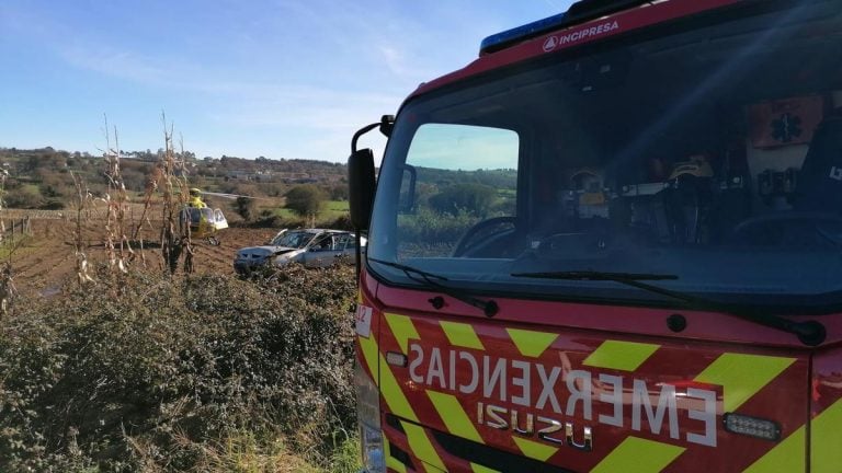 Fallece tras sentirse indispuesto al volante y salirse de la vía en Lalín