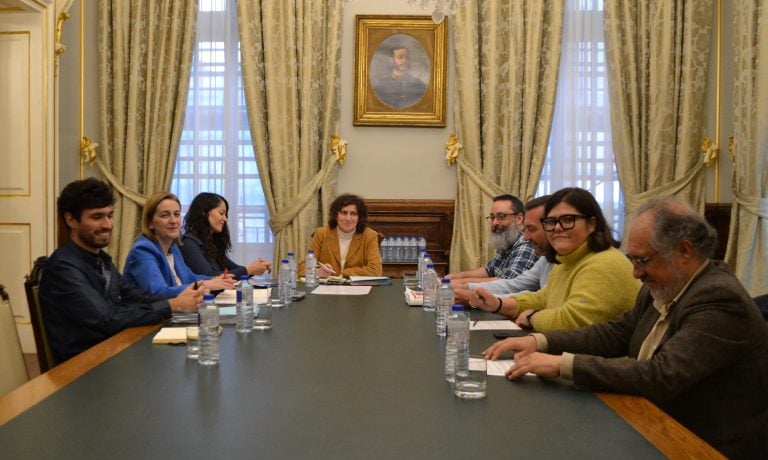 Concello de Santiago e hostaleiros avanzan na creación dunha mesa para o diálogo co sector