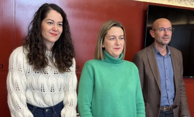 Moción conxunta de BNG, CA e PSOE para que a Xunta financie o aparcadoiro do CHUS