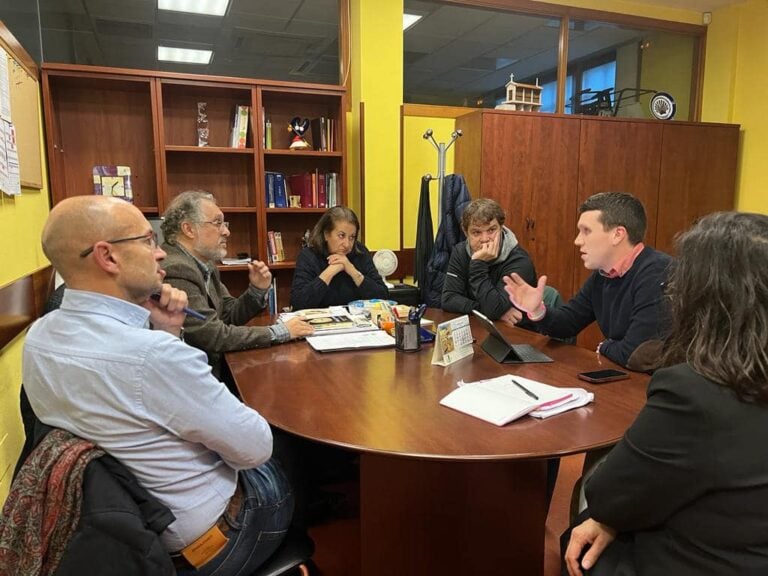 Os socialistas reúnense con Hostalaría Compostela para avaliar as inquedanzas do sector