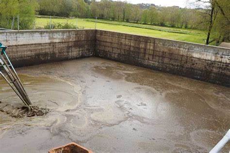 Un vertido de purín en Melide pone en peligro el abastecimiento de agua en Arzúa