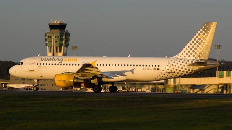 Vueling incrementa sus vuelos entre Santiago y Ámsterdam en 2024