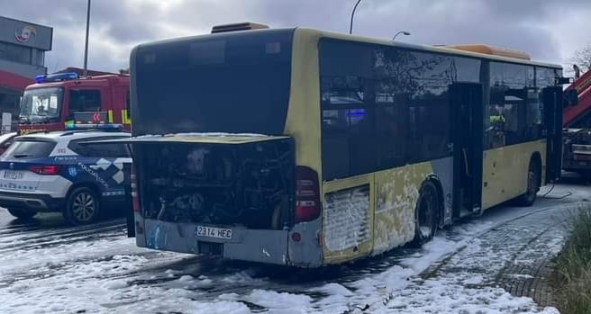 Un autobús urbano se incendia en Santiago sin causar heridos