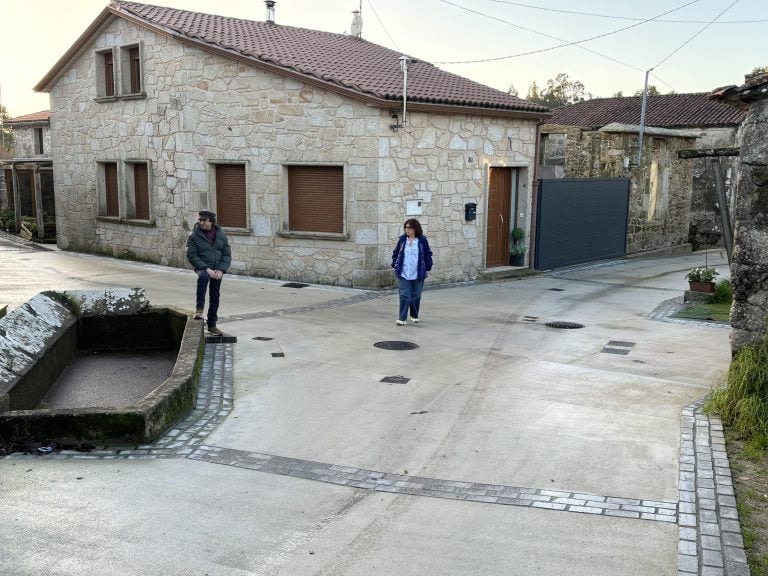 Rematada a obra de pavimentación do lugar de Coira, Laraño