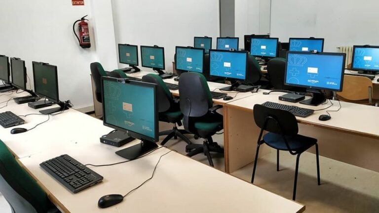 A Aula CeMIT de Ames organiza oito cursos formativos para rapaces e adultos