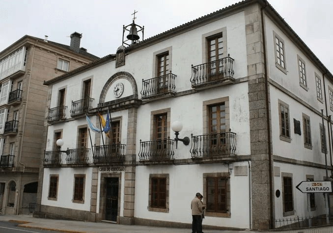 Arzúa inviste máis de 500.000 € en melloras viarias e instalacións deportivas