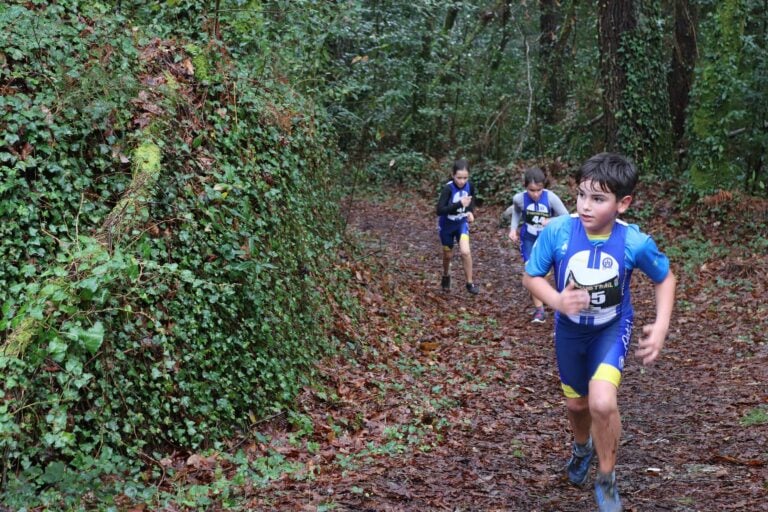 Un total de 34 nenos e nenas desfrutaron do V Pequetrail de Lousame
