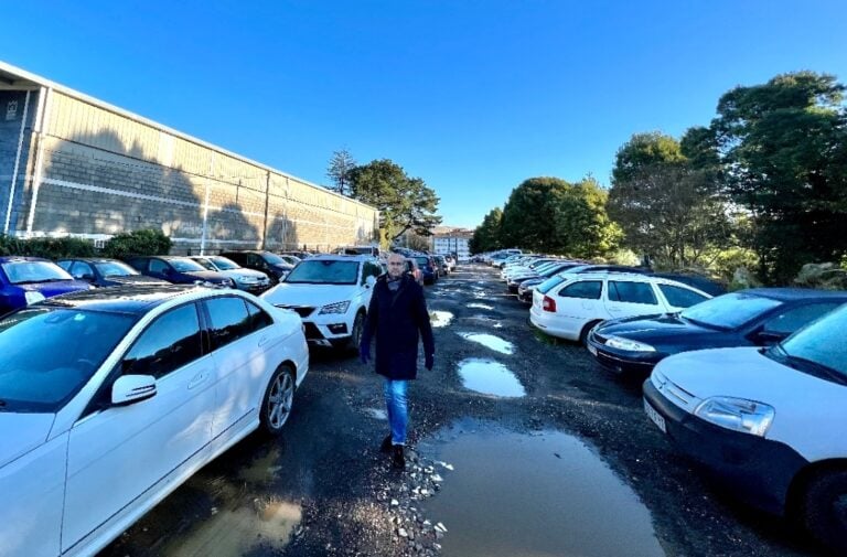 O Grupo Socialista propón a reurbanización do aparcadoiro entre a Avenida de Ferrol e o IES Eduardo Pondal