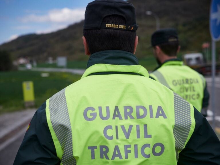 Xulgado en Santiago un home por condución temeraria e posesión de diñeiro falso en Vedra