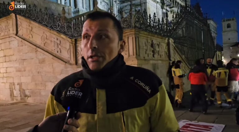 Los bomberos finalizan la protesta en el Obradoiro sin avances en la resolución del conflicto