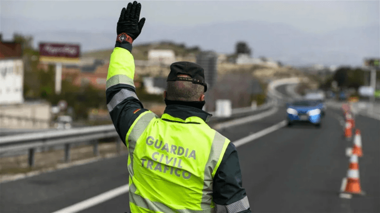 Investigado un vecino de Santiago tras fugarse de un control con un turismo de alta gama