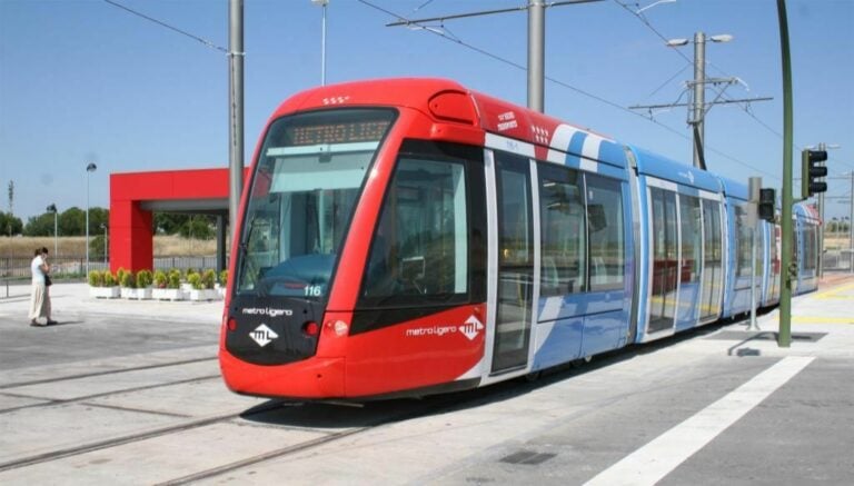 Sumar incluye en su programa del 18F la creación de un metro ligero en A Coruña y Vigo
