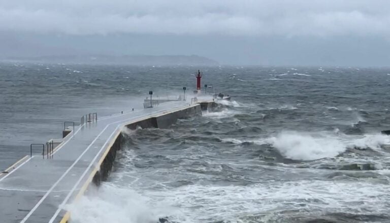 Alerta naranja en todo el litoral gallego por temporal costero este miércoles