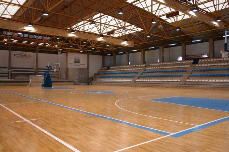 Clubs e usuarios, prexudicados pola falta de reapertura de Santa Isabel