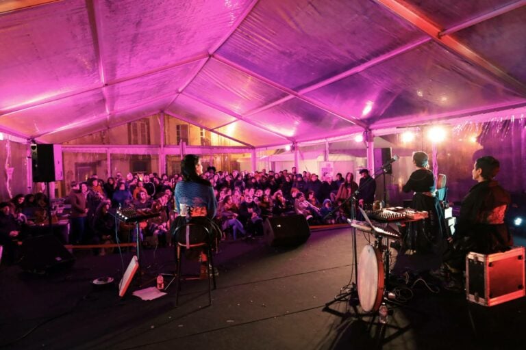 O Festival Rosalía enche a Praza de Mazarelos no 187º aniversario do nacemento da escritora