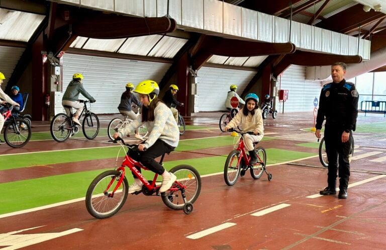 Máis de 1200 alumnos de Santiago visitan nestes días o parque infantil de tráfico