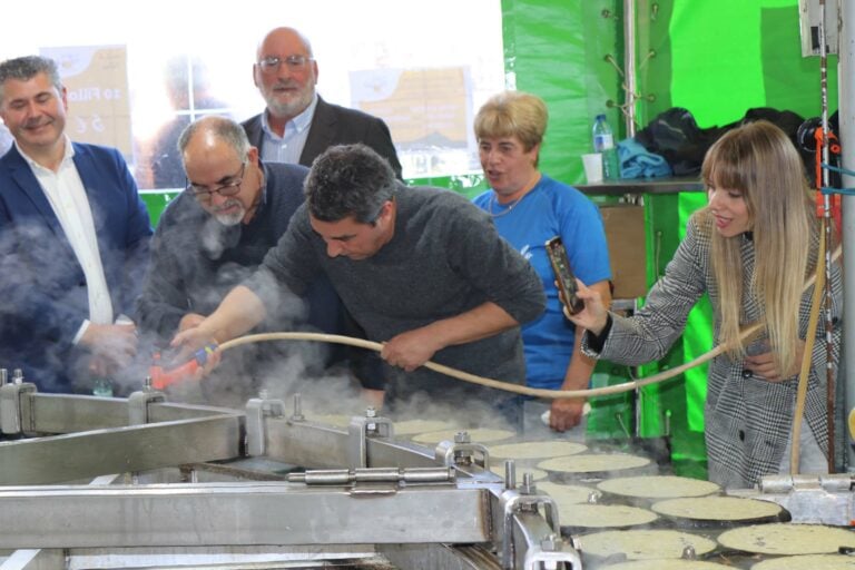 A Festa da Filloa de Lestedo reparte por primeira vez máis de 100.000 filloas