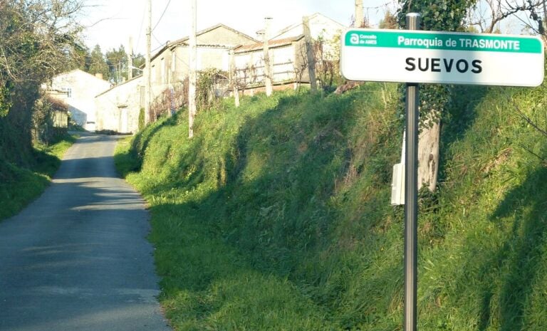 Rescatan a una octogenaria tras sufrir una caída en un monte de Ames