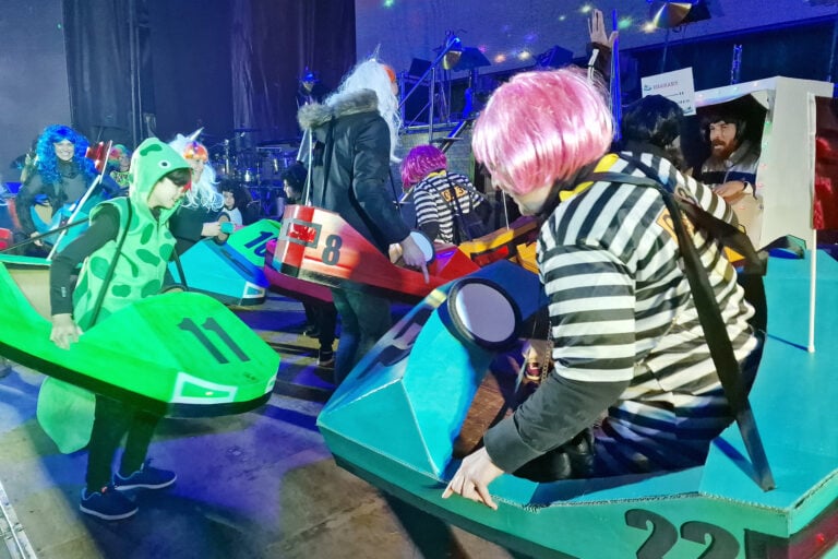 As temáticas festivas impóñense no animado concurso de Entroido do Pino