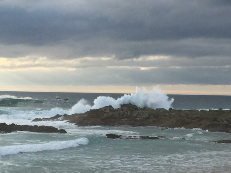 Activada a alerta vermella por temporal costeiro en todo o litoral galego