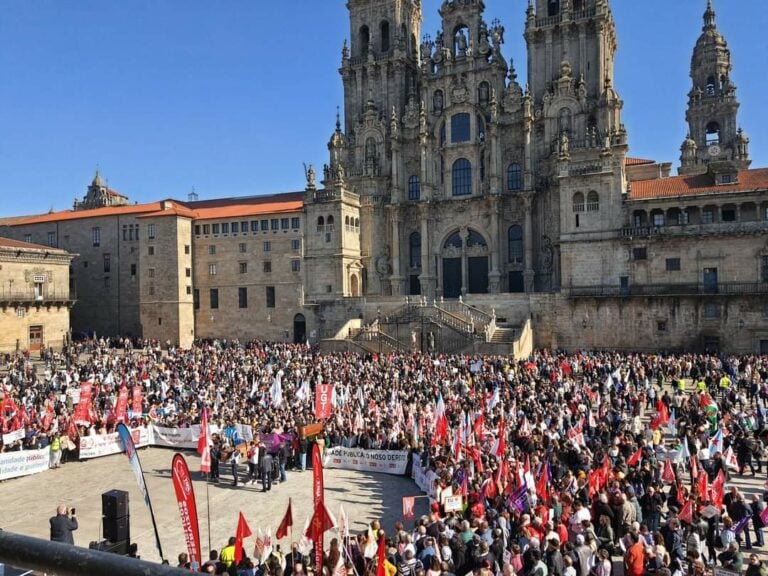 VIDEO | Masiva manifestación en Santiago por la sanidad pública gallega