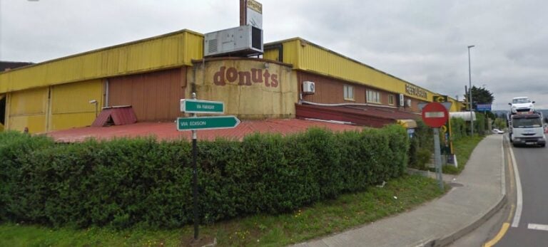 Susto en el Polígono del Tambre por un escape de gas en la antigua Donuts