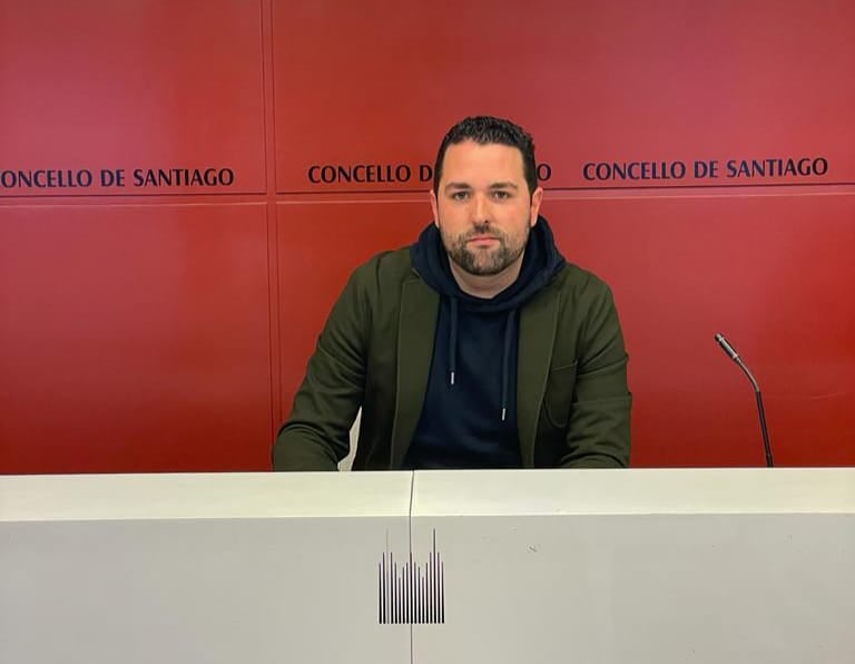 Adrián Villa (PP): «O BNG só sabe dar solucións recadatorias para o aparcamento en Santiago»