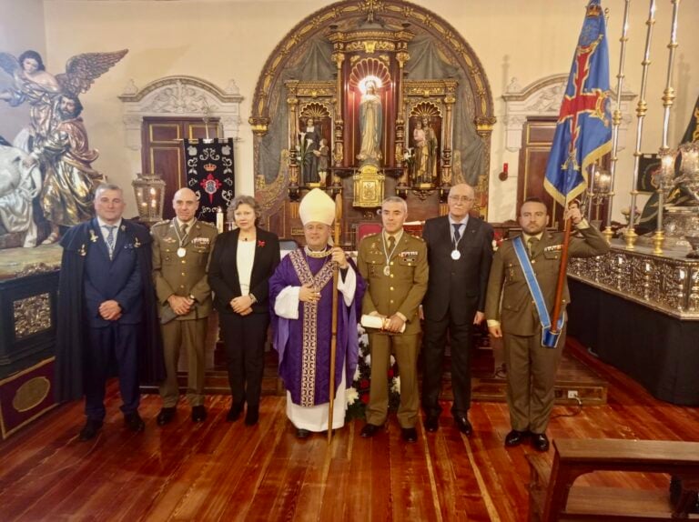 La Cofradía de los Hermanos otorga la distinción de Cofrades de Honor al batallón del Cuartel General Brigada Galicia VII