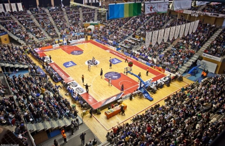Radio Líder Santiago retransmitirá todos los partidos en casa del Monbus Obradoiro
