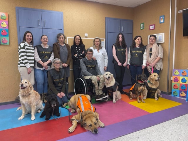 Fundación Andrea incorpora en el CHUS un nuevo servicio de terapia asistida con perros