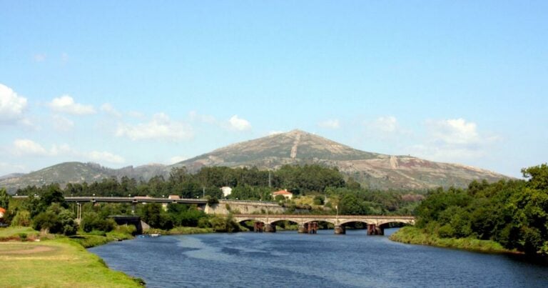 Aparece un cuerpo sin vida en el río Ulla