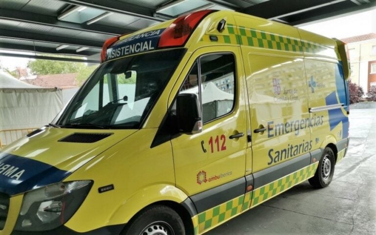 Excarcelada una mujer tras sufrir una colisión contra otro coche en Frades