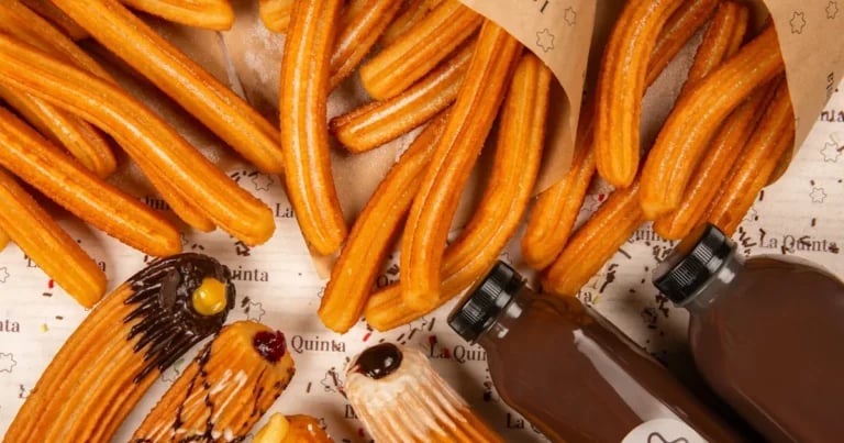 Churrería La Quinta, con sus orígenes en 1842, celebra su primer año en la rúa Caldeirería