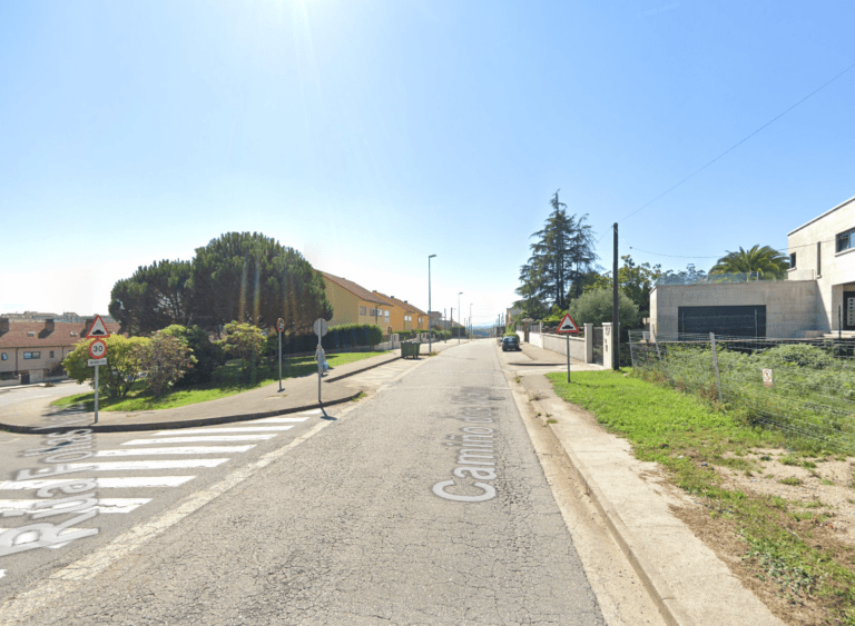 Corte de tráfico no Camiño dos Vilares en Santiago