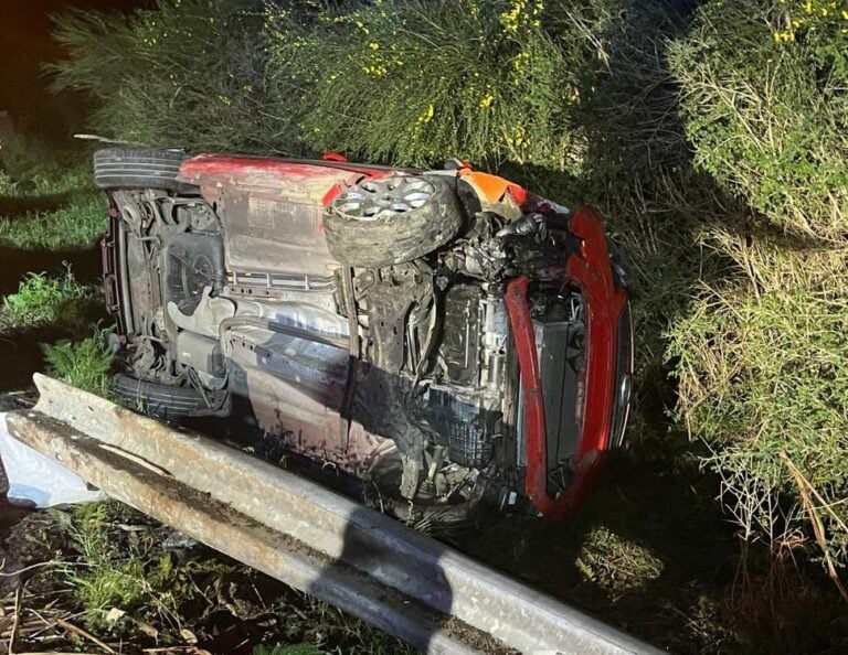 Accidente en Dodro con tres personas atrapadas