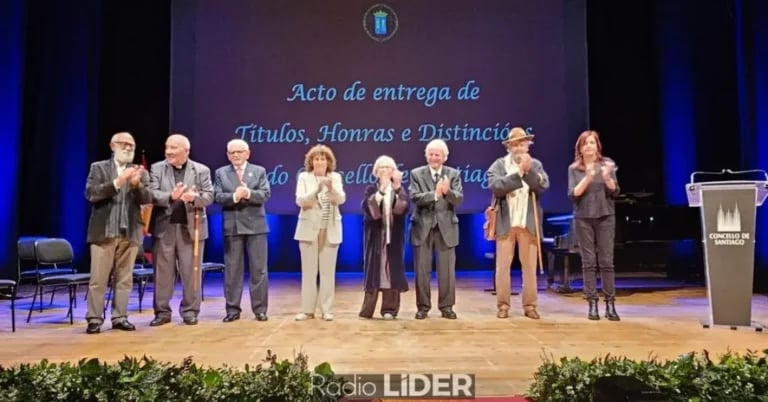 Santiago recoñece a sete persoeiros que “engrandecen a nosa historia e fan esta cidade aínda máis fermosa”