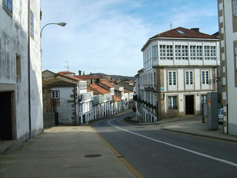 A Rúa das Rodas contará cun paso de peóns elevado á altura da Galiña Azul