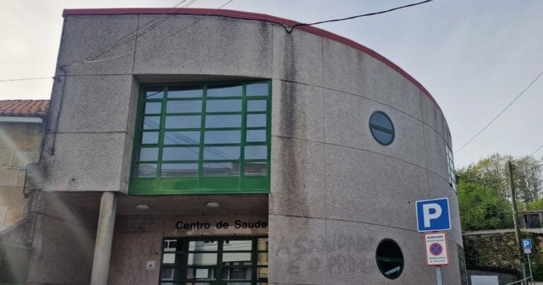 Dodro busca solucións ante a falta de médicos no centro de saúde